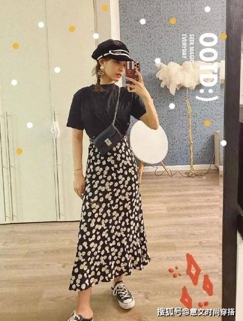 短裙 吴昕瘦身后美到骨子里，穿露脐抹胸衣配牛仔短裙，美得认不出