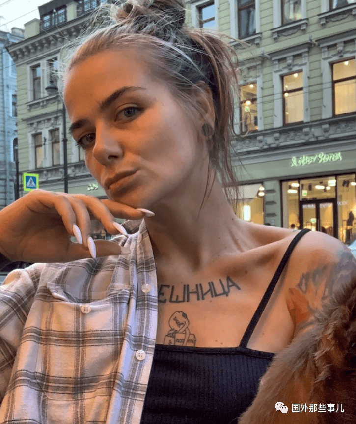 女网红在热门景点拍摄不当照片,如今遭逮捕_沃尔科娃