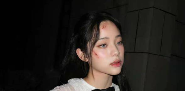 女王万圣节女星造型惊艳！毛晓彤魔女张嘉倪天使，赵雅芝化身霸气女王