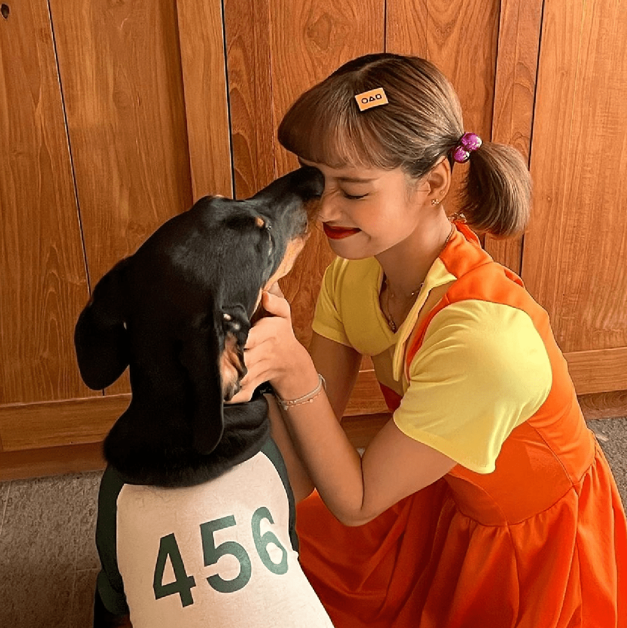 lisa万圣节扮木头人娃娃与金智秀梦幻联动cos水准令人叹服