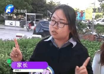 崩溃|妈妈在孩子书包偷放录音设备，听完老师说的话后妈妈崩溃了