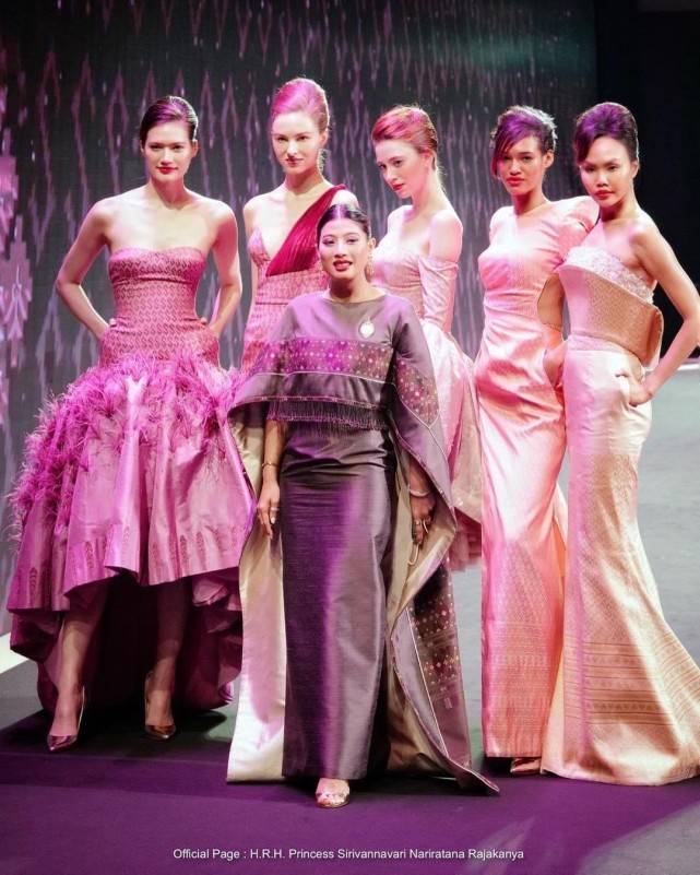 带感 泰国神兽公主的新衣好美!裹斗篷披风走路贼带感,窄腰长腿更吸睛