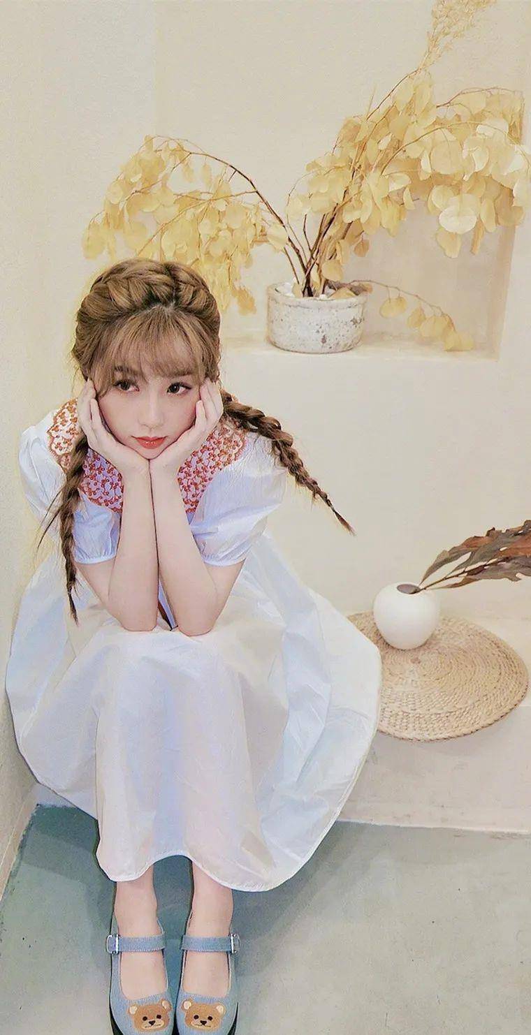 女明星 组图｜虞书欣：复古洋娃娃造型