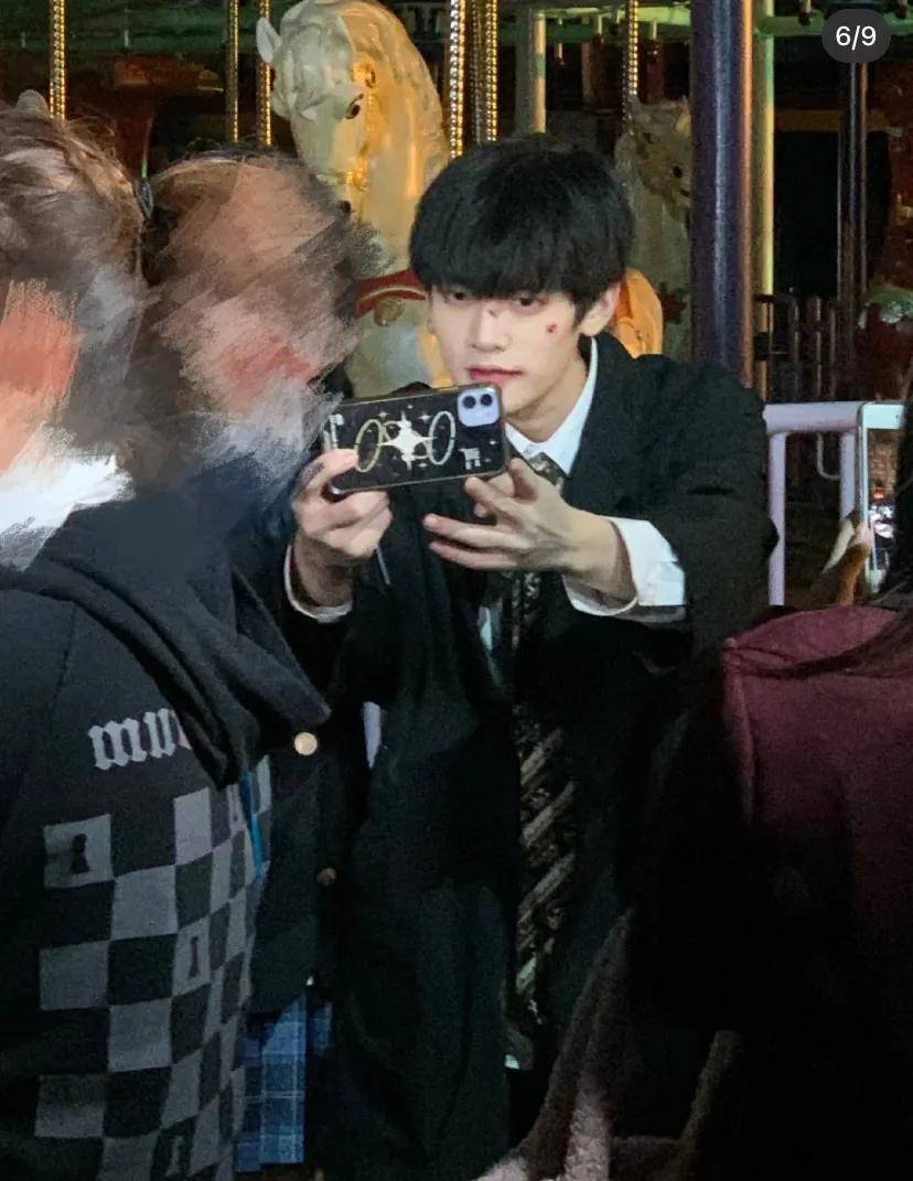 欢乐谷别当鬼了，抓他去出道吧…