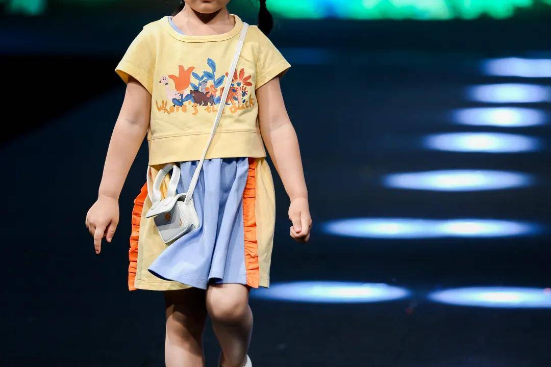 碰撞 上海少儿时尚周丨国潮与休闲碰撞的国民童装