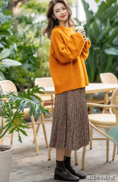 黑色 建议多穿“针织衫”，选择这4种颜色，搭配半身裙、牛仔裤很时髦