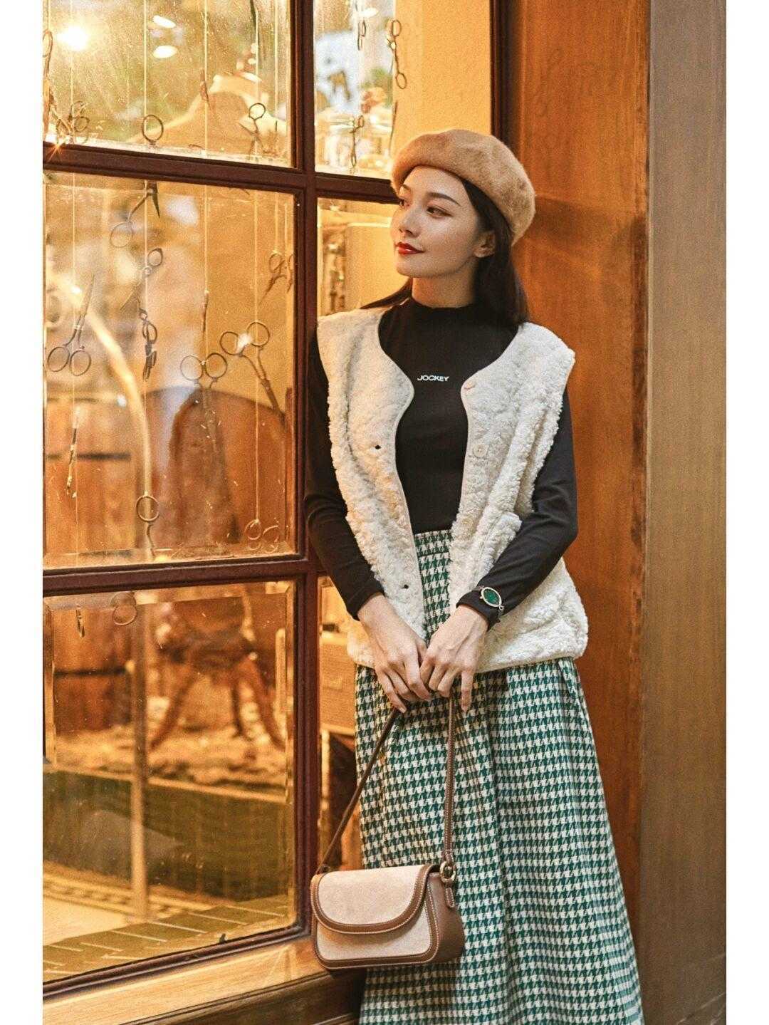 黑色 秋冬一定要试试“紧身打底+高腰半身裙”,温柔优雅,时髦百搭