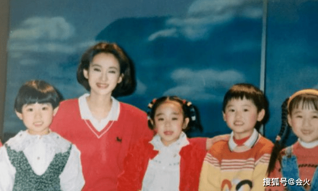 后首|红果果二胎后首复工！打扮少女面色红润，47岁小鹿姐姐罕露面