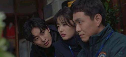 徐伊江|摄像机拍到离奇画面，凶手出现，《智异山》第4集，悬疑和灵异来了