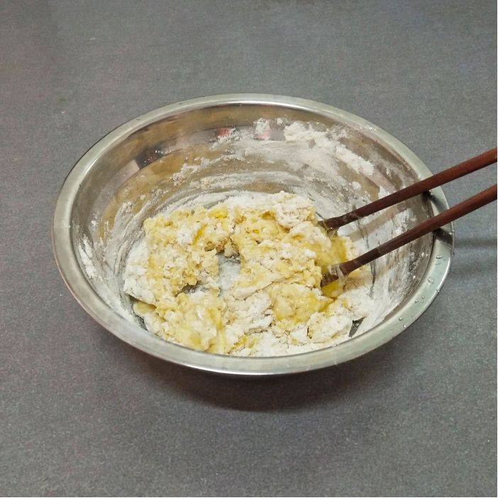 煎饼|韭菜鸡蛋软饼，吃起来开胃营养