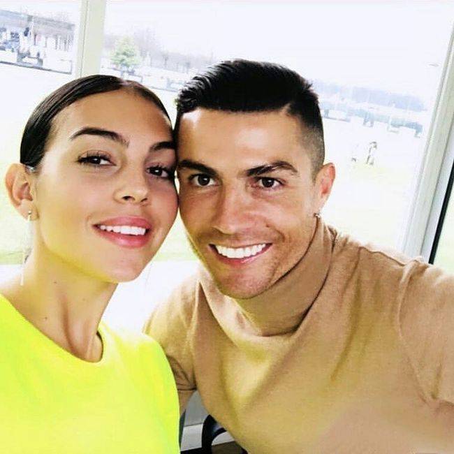 乔治娜怀胎3月,c罗没空,11岁大儿子陪乔妹产检