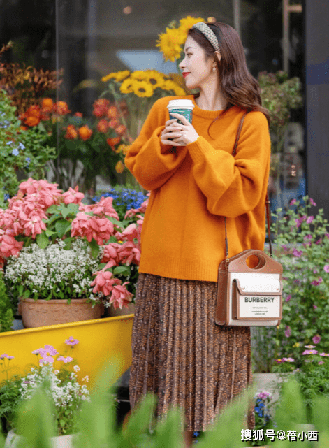 黑色 建议多穿“针织衫”，选择这4种颜色，搭配半身裙、牛仔裤很时髦