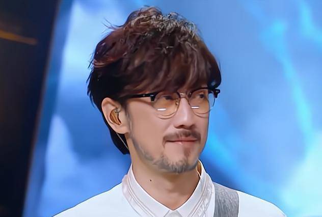 身份|周传雄年初以学员身份参加节目被传落魄，时隔半年就高调开演唱会