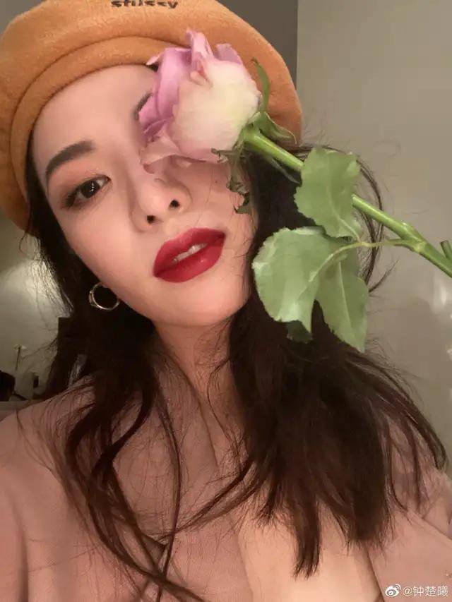 方法被赵丽颖吹爆,李佳琦的嘴到底有多好看?