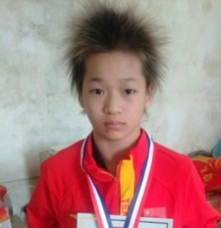 因为|太可爱！全红婵最新“爆炸头”照出炉，睡眼惺忪，仿佛回到1年前