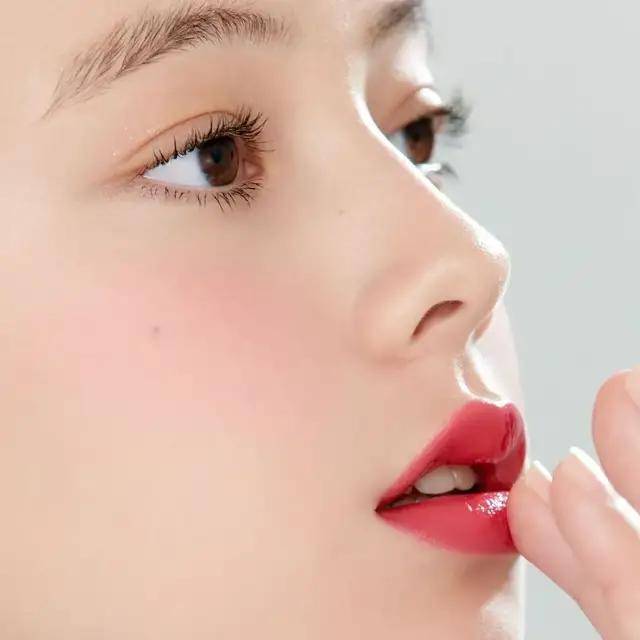 方法被赵丽颖吹爆,李佳琦的嘴到底有多好看?