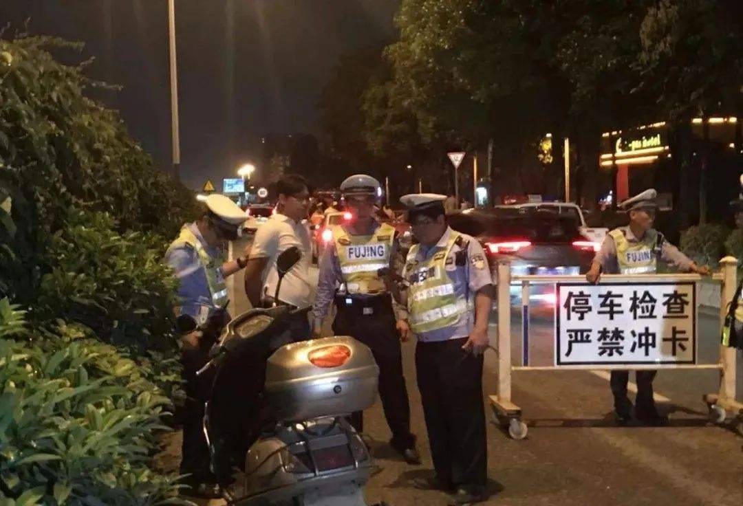 电动车罚款制度已实行,一旦被交警抓到,罚款没商量!_搜狐汽车_搜狐网