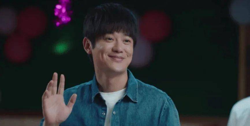 父亲|父母双亡、辍学、被卖、被骚扰……她的逆袭路究竟有多精彩？