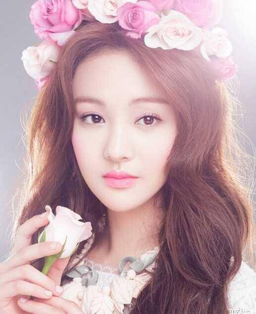 画眉章子怡纯素颜露面,没画眉毛气质大跌?40岁的状态很真实