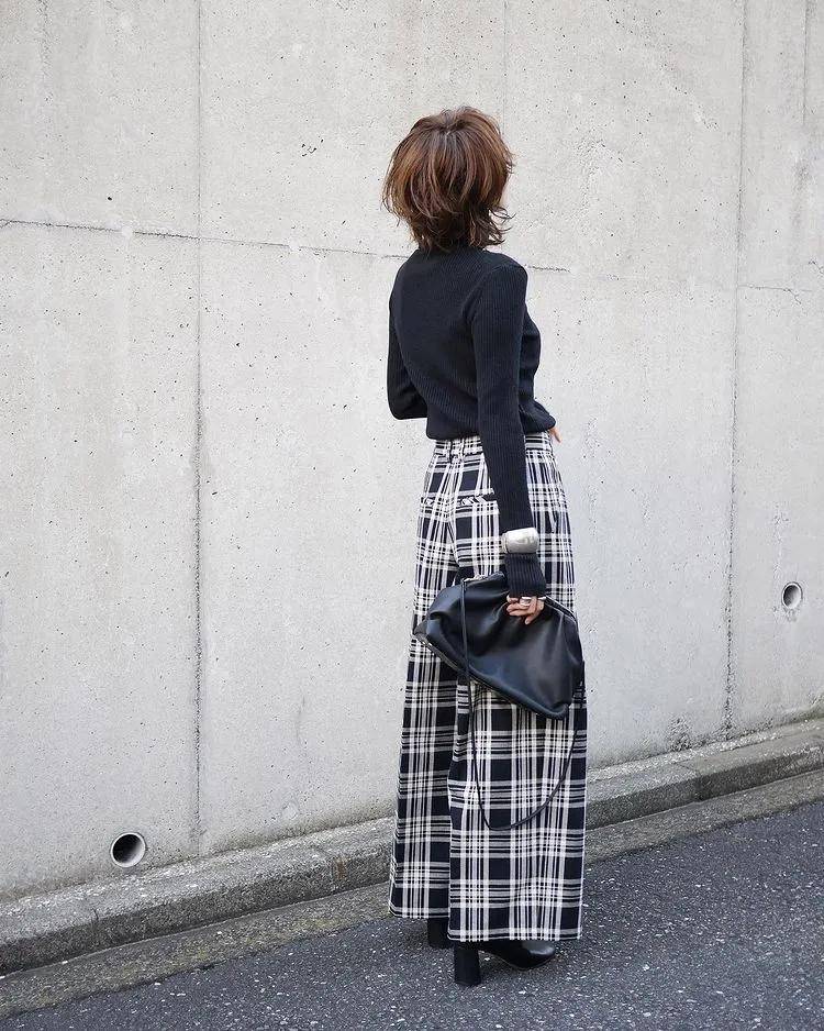 什么 初冬日本博主街拍 大衣里面都穿什么看看她们的搭配吧