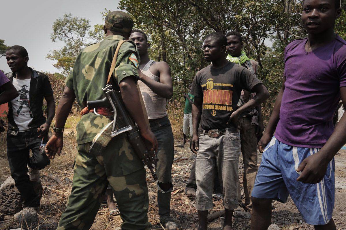 原创在非洲从商9年货物每周都被偷雇4个保镖看商店现在想回国