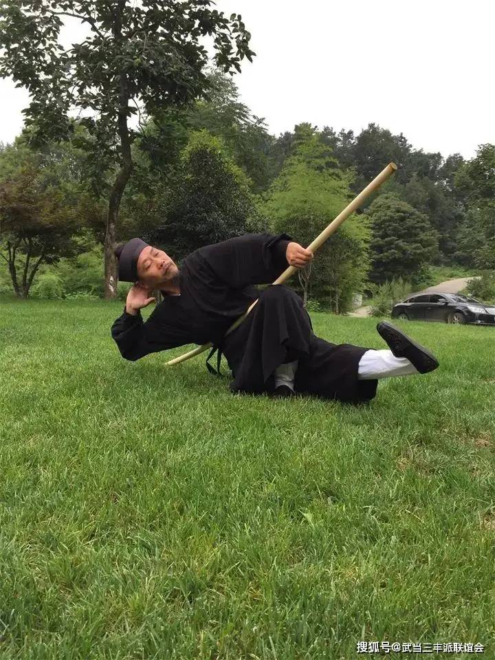 武当武术器械功法之八仙棍教学顺水推舟和仙人指路要点讲解