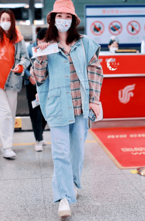 感觉 女星冬季机场穿搭PK！林允轻熟、金晨减龄，张钧甯老气却不失气场