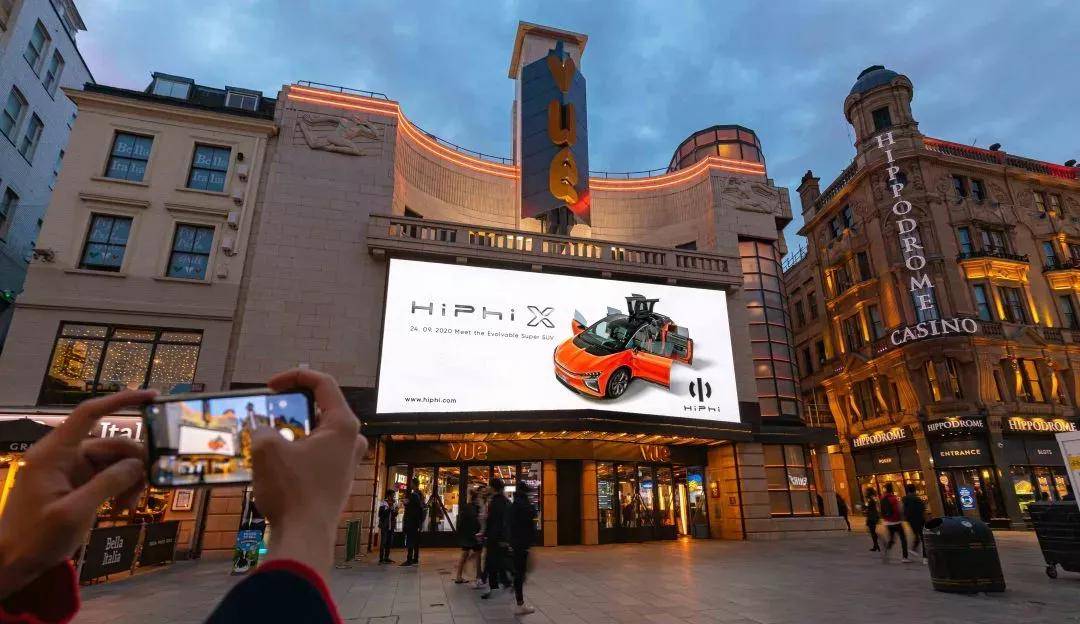 借助户外广告喊话拼多多淘特这波营销自带十万火力