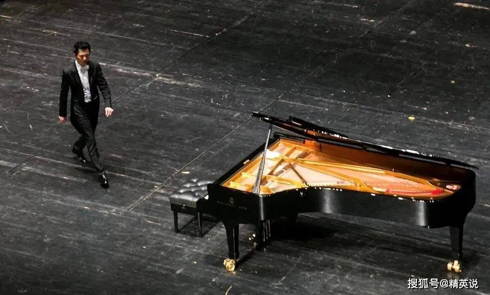 布瑞吉|《披荆斩棘》两次塌房之后，大湾区哥哥成最大赢家？我看到了曾经的TVB…