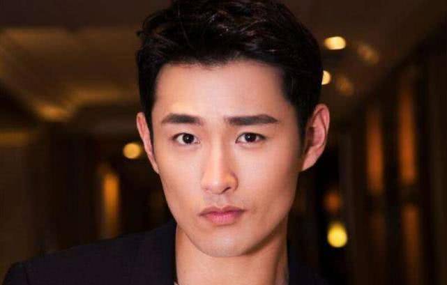 邓伦|抠门、蠢萌、自带笑点，细数娱乐圈中已走红的“宝藏男孩”！