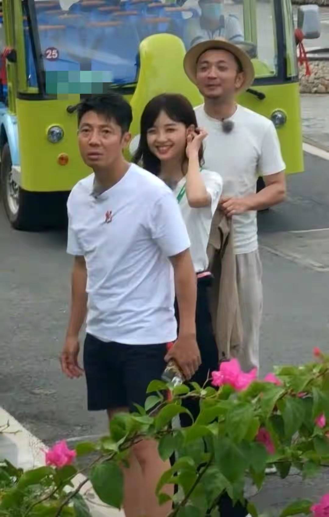 身材 王冰冰穿身运动装被拍，腰是真细啊，就是95斤身材的腿正常粗！