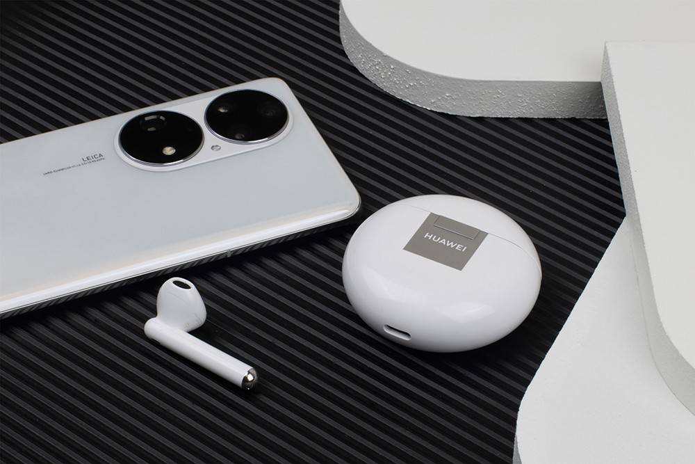 双十一TWS耳机大比武，苹果AirePods 3PK华为FreeBuds 4