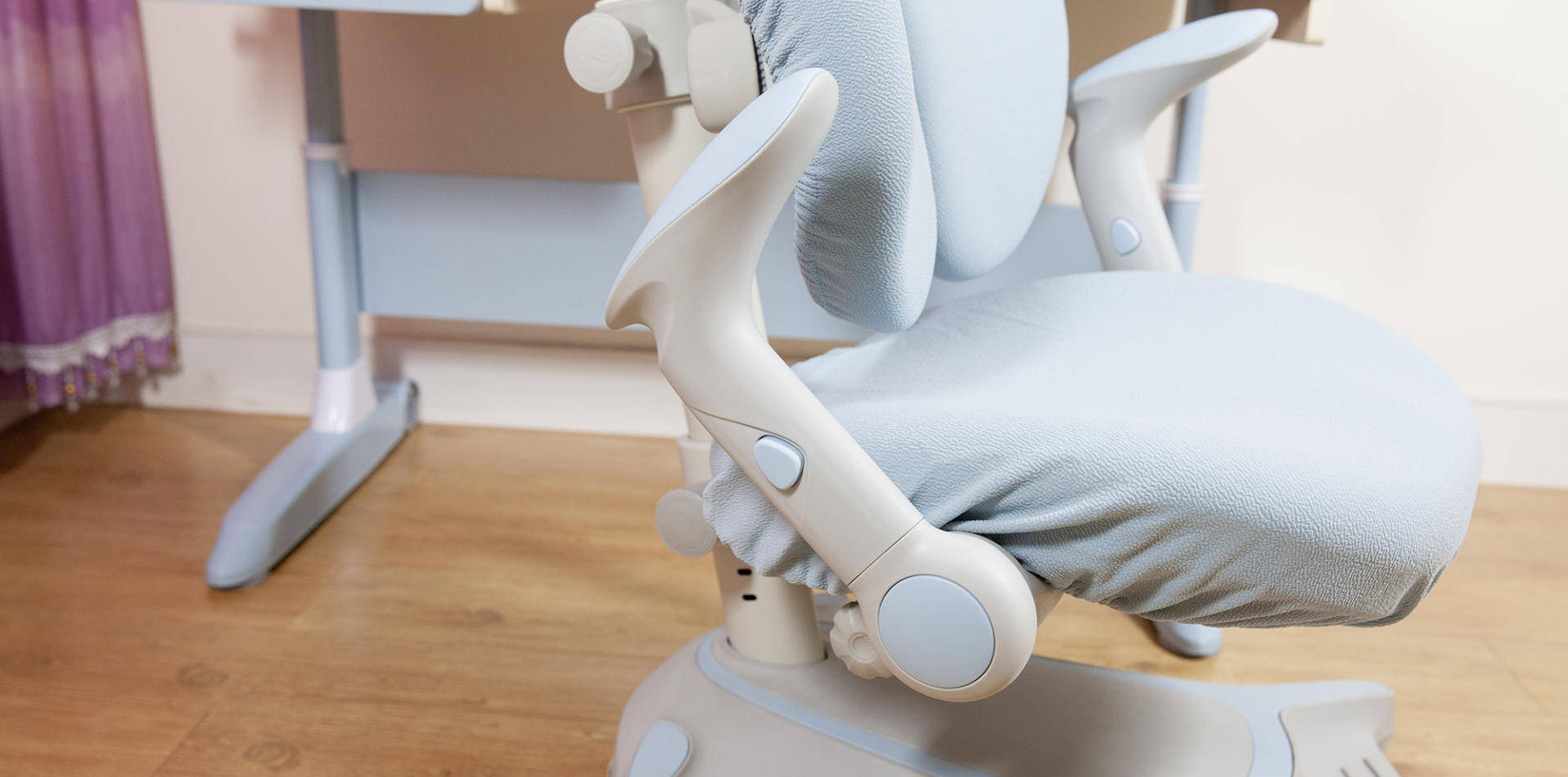 双11儿童桌选购指南-附科贝森儿童学习桌套装使用体验