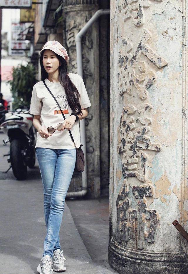 身材 莫文蔚不愧是“腿精”！连衣裙配黑色打底裤，“小鸟腿”好惊艳