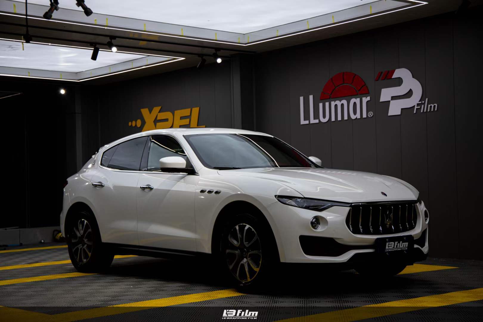 玛莎拉蒂-levante汽车lb改色膜珍珠贝壳白