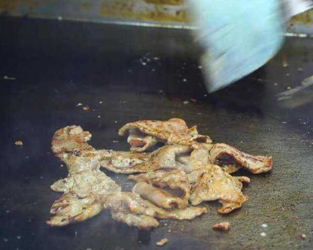 什么|台湾最诱人的早餐之一，海景馒头夹着猪排和鸡蛋，价格还很便宜