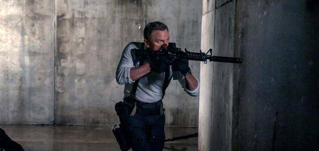 因为|如果把《007》看作一部“激情”大片，那就太肤浅了