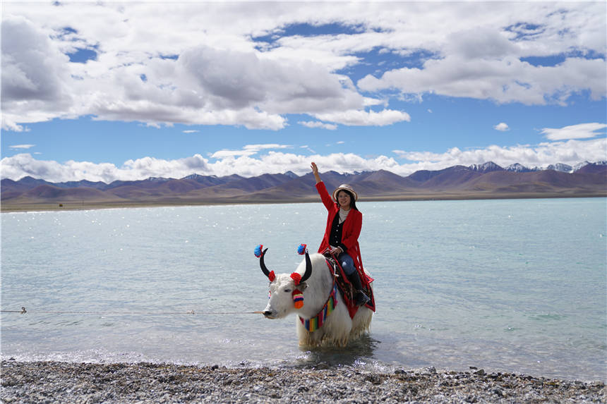 西藏|西藏第二大湖泊，旅游爱好者的梦想之地，晴天美如仙境，值得来！