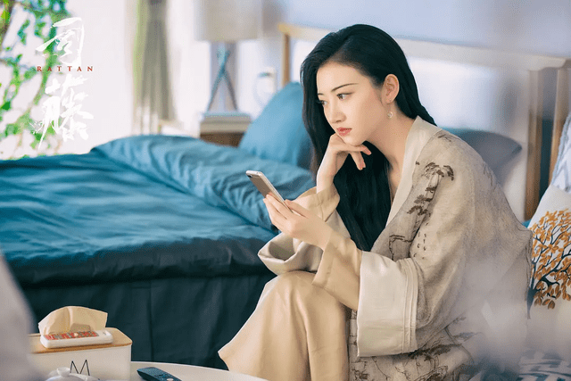 双颖“黑长直”惊艳众人的12位女星，双颖甜美娜扎性感，王祖贤难超越