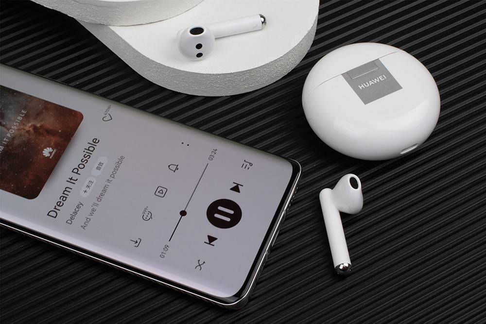 双十一TWS耳机大比武，苹果AirePods 3PK华为FreeBuds 4