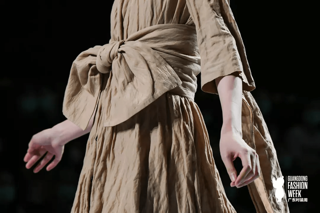 广州 2021广东时装周-秋季秀场直击：李小燕高级定制