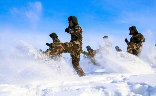 中俄美军人冬天抗寒训练对比中国士兵获外媒大赞真正的军人