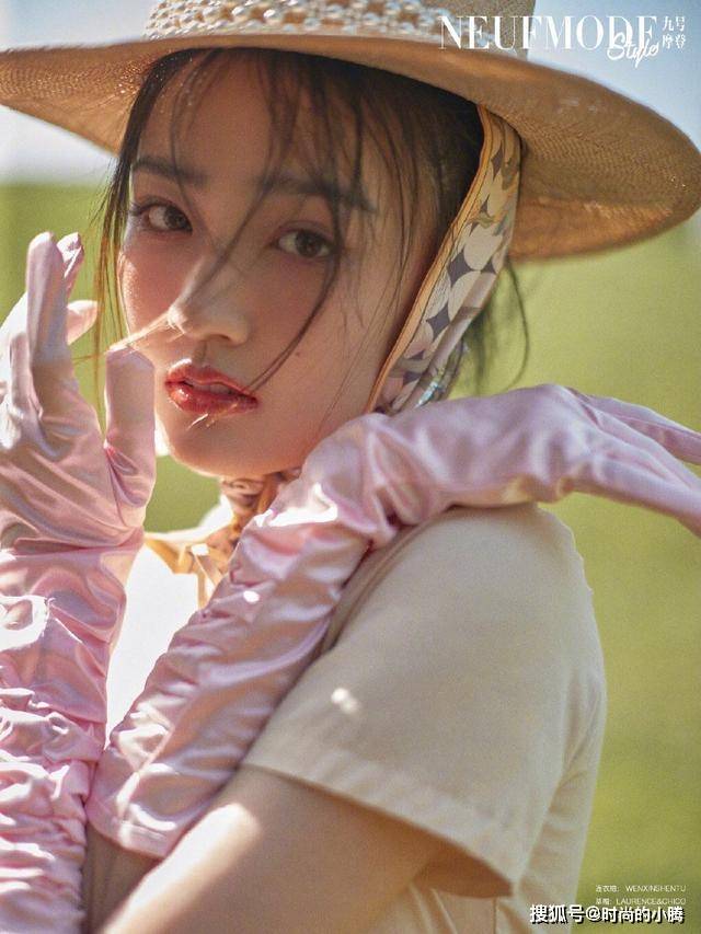 耳环 徐璐越来越美，一组田园风时尚大片，穿出活泼俏皮的少女感