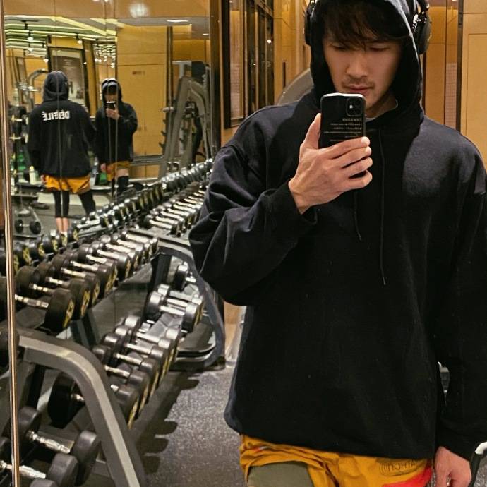 31歲的平面模特，絡腮胡盡顯男性魅力，擼鐵打造滿身肌肉帥氣逼人！ 健身減肥達人 第13张