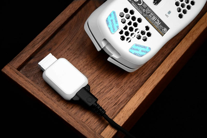 奥丁无线版来了,对标狗屁王2代,GLORIOUS MODEL D WIRELESS开箱