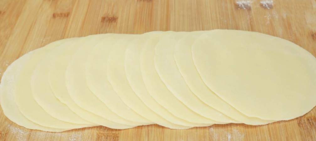 做法|早餐做这个大饼，开水一烫，无添加，15分钟搞定，柔软筋道鼓大泡