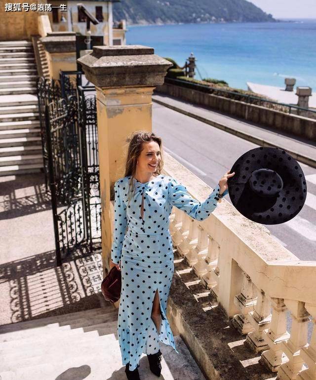 身材 时尚显年轻的穿搭,不仅仅是博主所追求的,也受到众多人热爱