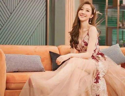 何依|演技大爆发！TVB人气港姐凭台庆剧好评不断，连场哭戏超水准发挥