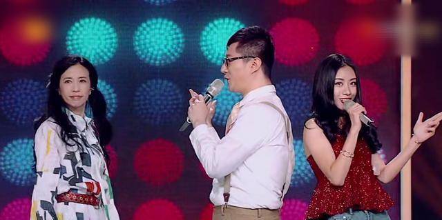 合唱|伍珂玥曾跟天后莫文蔚同台，却被其忽视，同样经历的还有单依纯