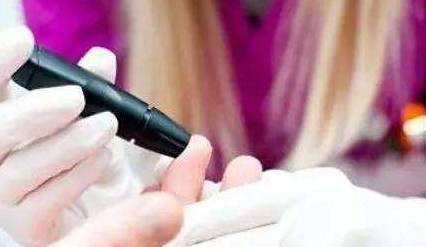 空腹|糖尿病病人血糖控制在多少比较好？如何把血糖控制在正常范围内？